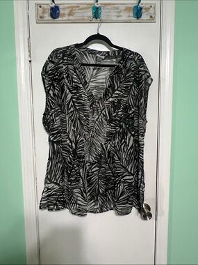 Worthington Black and White Leaf-Print V-Neck Blouse